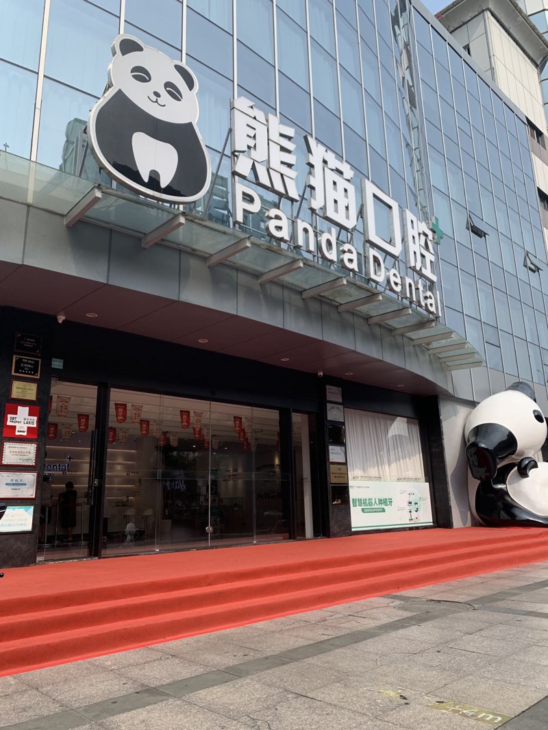 牙齿矫正新趋势:隐形矫治与传统铁丝托槽的对比